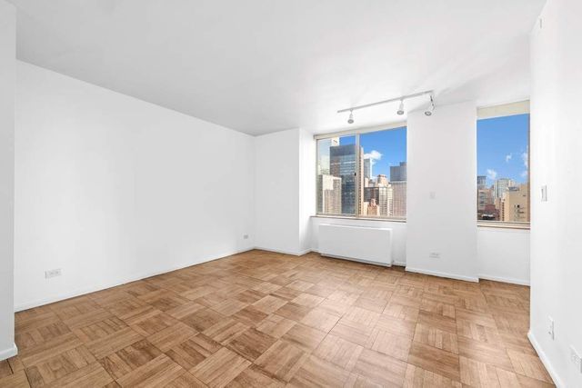 236 E 47th St Apt 33D, New York City, NY 10017