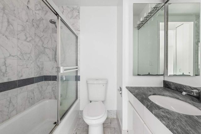 236 E 47th St Apt 33D, New York City, NY 10017