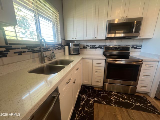 10013 W LAKEVIEW Circle N, Sun City, AZ 85351