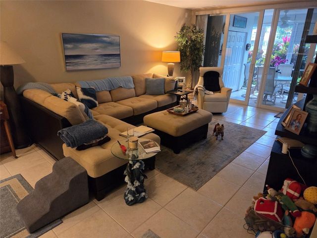 1811 Sabal Palm Drive 106, Davie, FL 33324