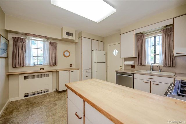 1264 Rhinelander Avenue, Bronx, NY 10461