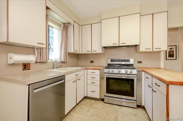 1264 Rhinelander Avenue, Bronx, NY 10461