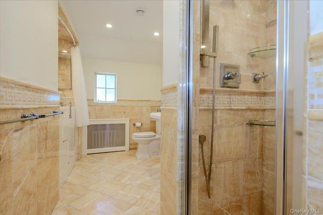 1264 Rhinelander Avenue, Bronx, NY 10461