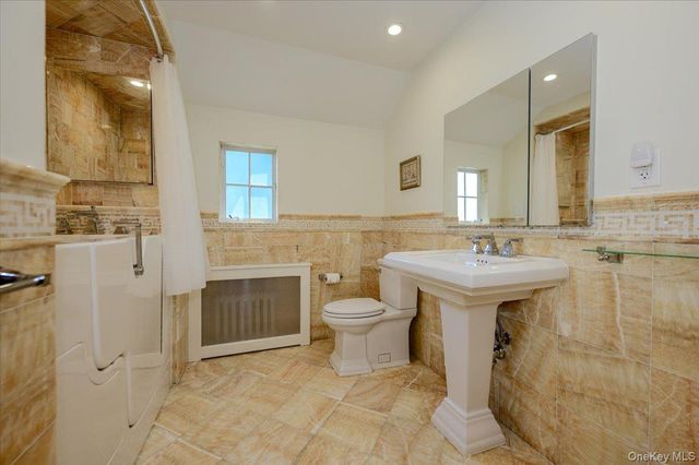 1264 Rhinelander Avenue, Bronx, NY 10461