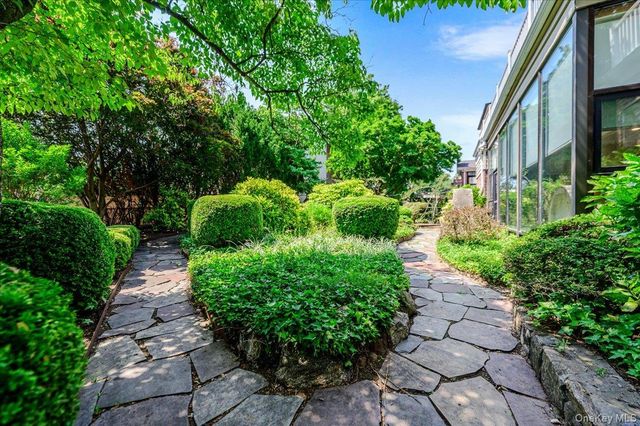 1264 Rhinelander Avenue, Bronx, NY 10461