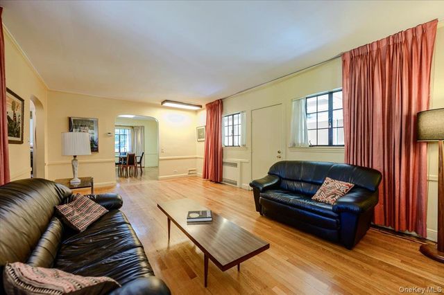 1264 Rhinelander Avenue, Bronx, NY 10461