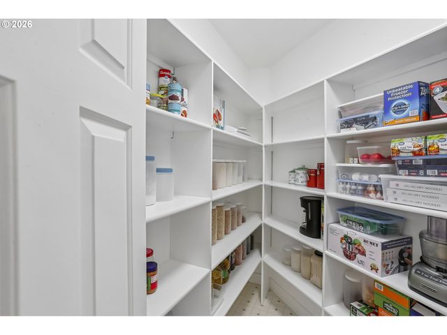 20495 Sw TREMONT Way, Beaverton, OR 97007