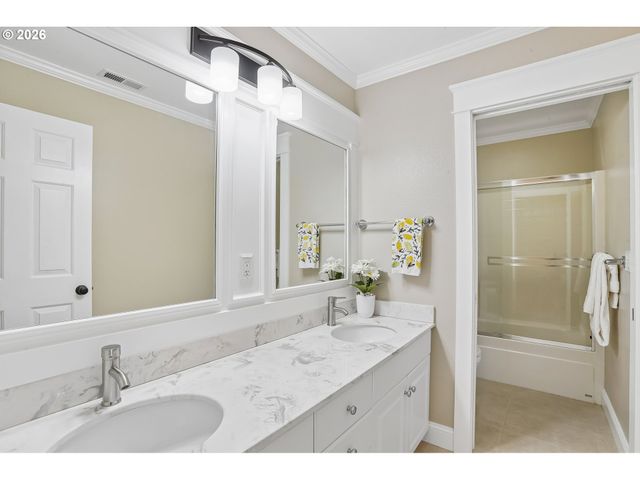 20495 Sw TREMONT Way, Beaverton, OR 97007