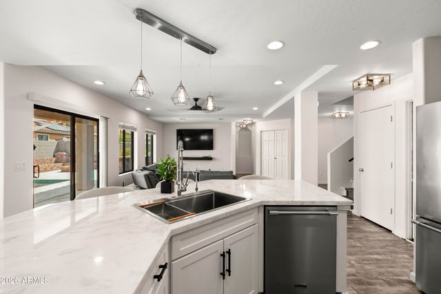 2272 E COCHISE Avenue, Apache Junction, AZ 85119