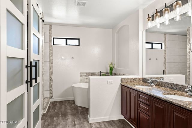 2272 E COCHISE Avenue, Apache Junction, AZ 85119