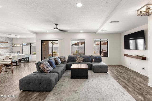 2272 E COCHISE Avenue, Apache Junction, AZ 85119