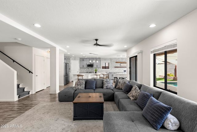 2272 E COCHISE Avenue, Apache Junction, AZ 85119