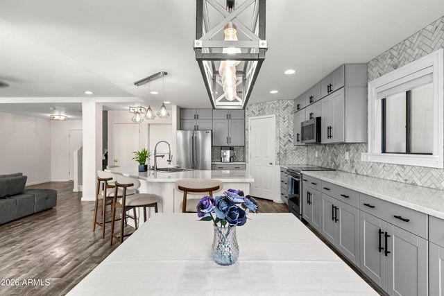 2272 E COCHISE Avenue, Apache Junction, AZ 85119