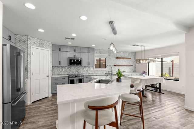 2272 E COCHISE Avenue, Apache Junction, AZ 85119