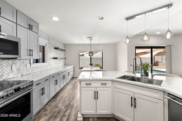 2272 E COCHISE Avenue, Apache Junction, AZ 85119