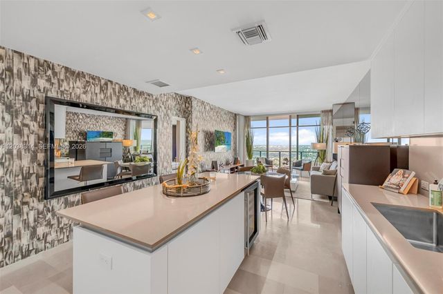 88 SW 7th St 3806, Miami, FL 33130