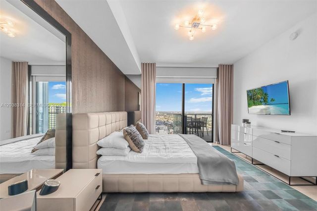 88 SW 7th St 3806, Miami, FL 33130
