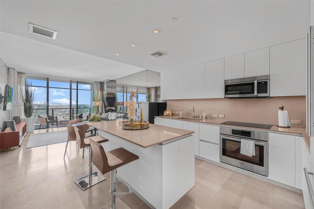 88 SW 7th St 3806, Miami, FL 33130