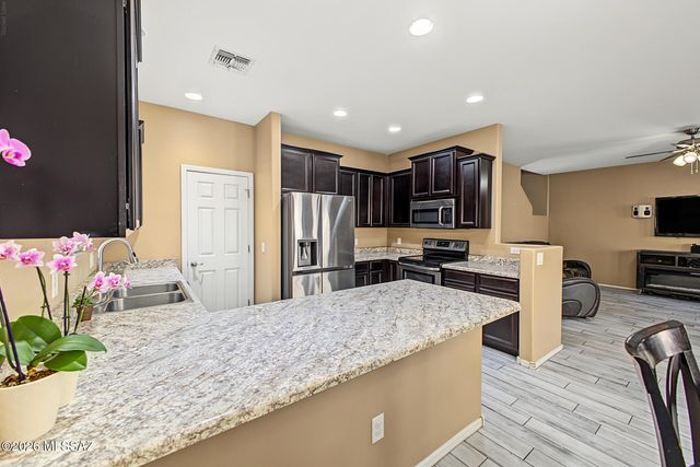 8745 N Black Pine Drive, Tucson, AZ 85743