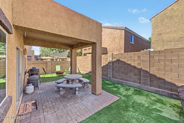 8745 N Black Pine Drive, Tucson, AZ 85743