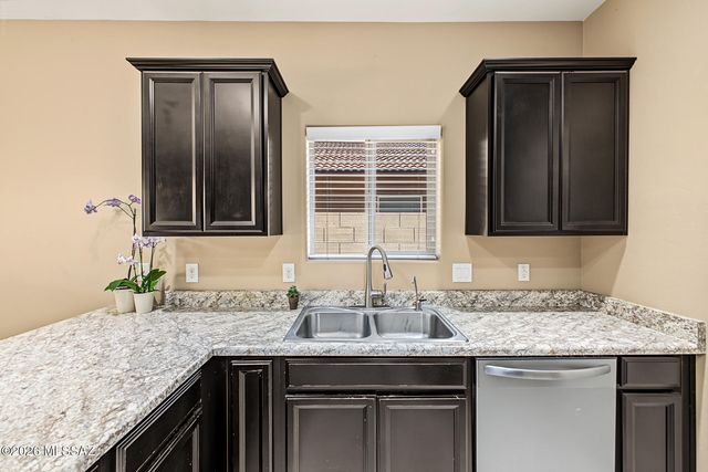 8745 N Black Pine Drive, Tucson, AZ 85743