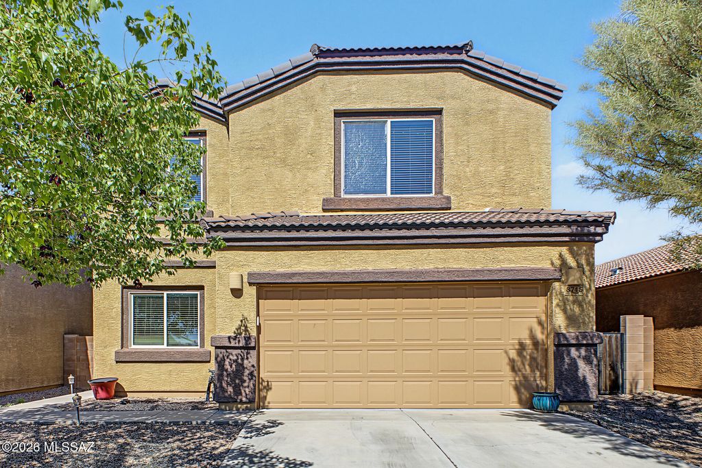 8745 N Black Pine Drive, Tucson, AZ 85743