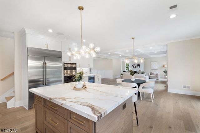 3 Brookside Dr, Warren Twp., NJ 07059