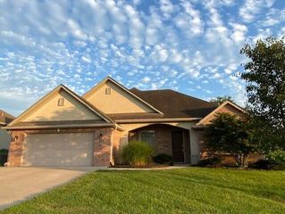 3106 CRABAPPLE LN, Columbia, MO 65203