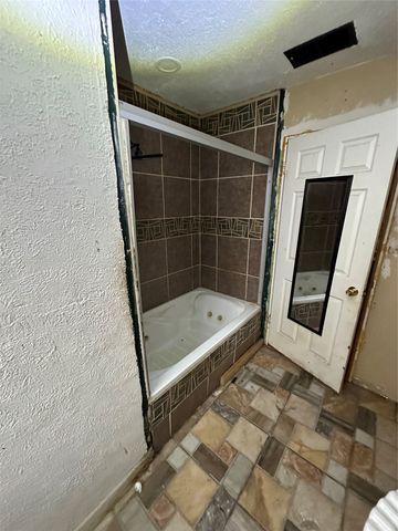 1202 Rebecca Lane, Arlington, TX 76014