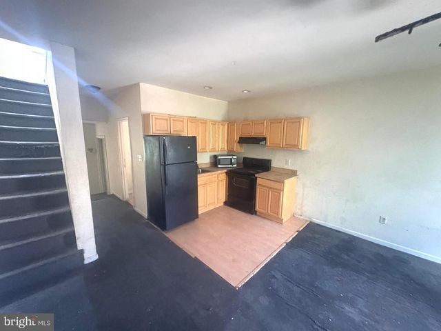 1802 W MONTGOMERY AVE, Philadelphia, PA 19121