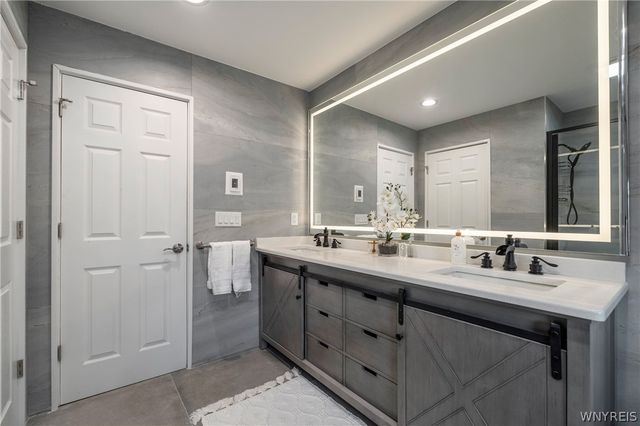 4990 Kraus Road, Clarence, NY 14031