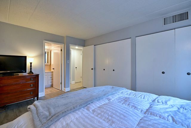 110 W Butterfield Road 309S, Elmhurst, IL 60126