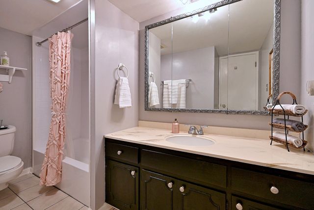 110 W Butterfield Road 309S, Elmhurst, IL 60126