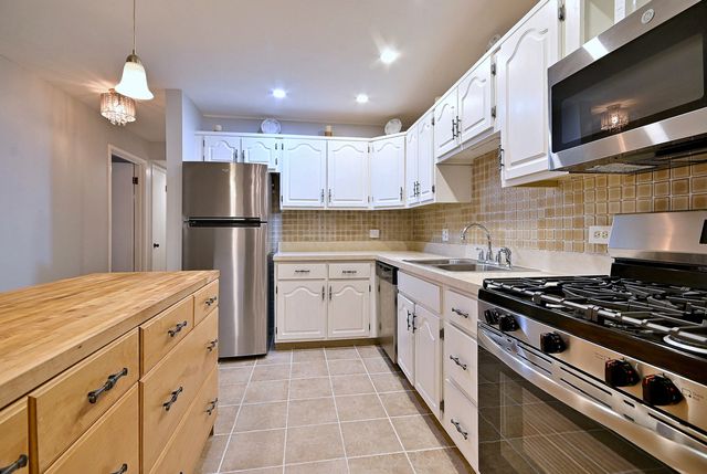 110 W Butterfield Road 309S, Elmhurst, IL 60126
