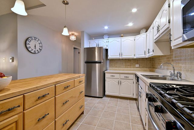 110 W Butterfield Road 309S, Elmhurst, IL 60126