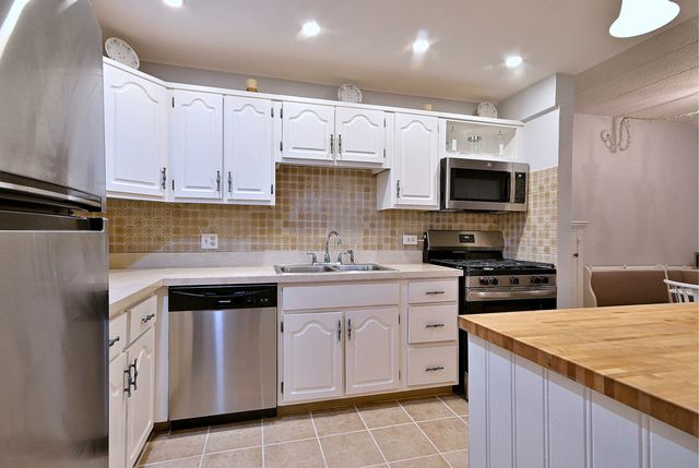 110 W Butterfield Road 309S, Elmhurst, IL 60126
