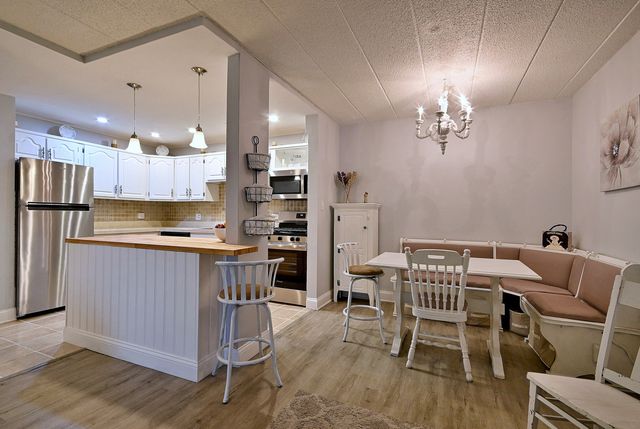 110 W Butterfield Road 309S, Elmhurst, IL 60126