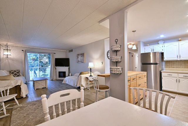 110 W Butterfield Road 309S, Elmhurst, IL 60126