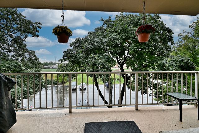 110 W Butterfield Road 309S, Elmhurst, IL 60126