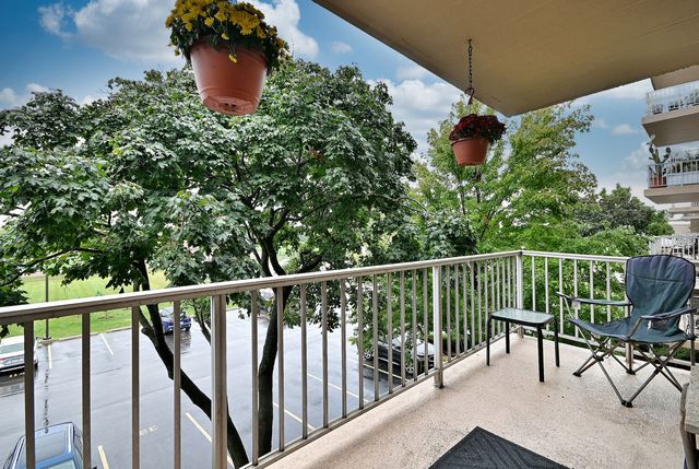 110 W Butterfield Road 309S, Elmhurst, IL 60126