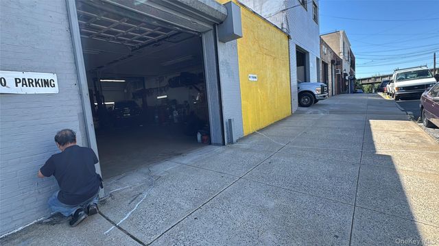 49-04 25th Ave, Astoria, NY 11377