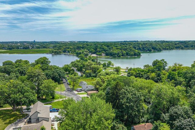W303S10481 Sandy Beach ROAD, Mukwonago, WI 53149
