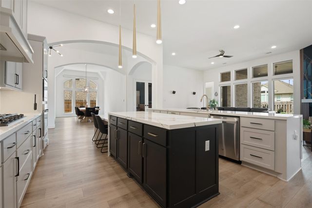 912 Rabbit Brush RD, Leander, TX 78641