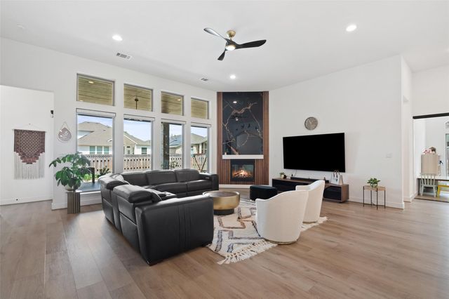 912 Rabbit Brush RD, Leander, TX 78641