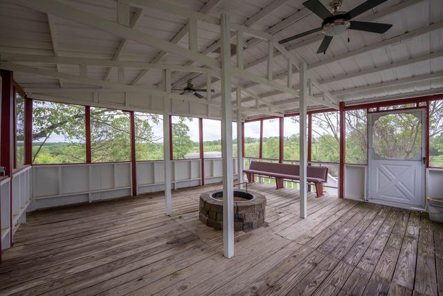 866 County Road 328, Thayer, MO 65791