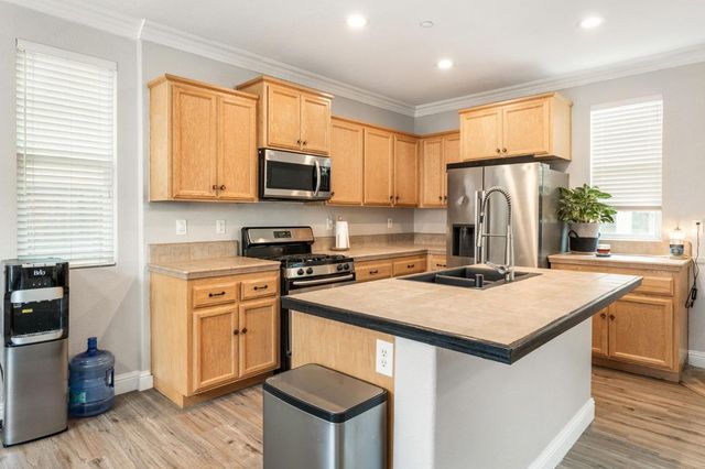 28 Crystalwood Cir, Lincoln, CA 95648