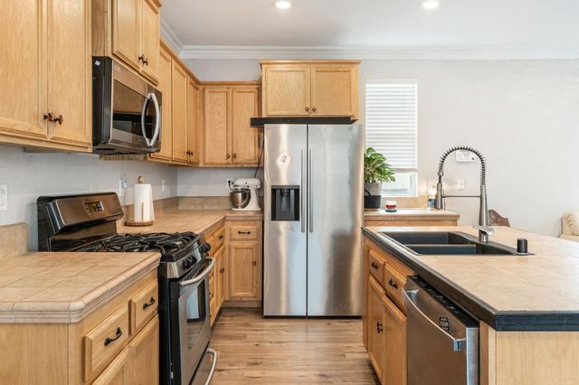 28 Crystalwood Cir, Lincoln, CA 95648