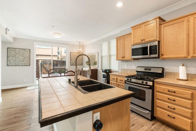 28 Crystalwood Cir, Lincoln, CA 95648