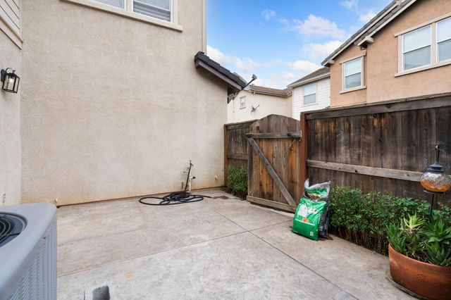 28 Crystalwood Cir, Lincoln, CA 95648