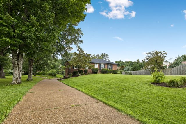 569 McMurray Dr, Nashville, TN 37211